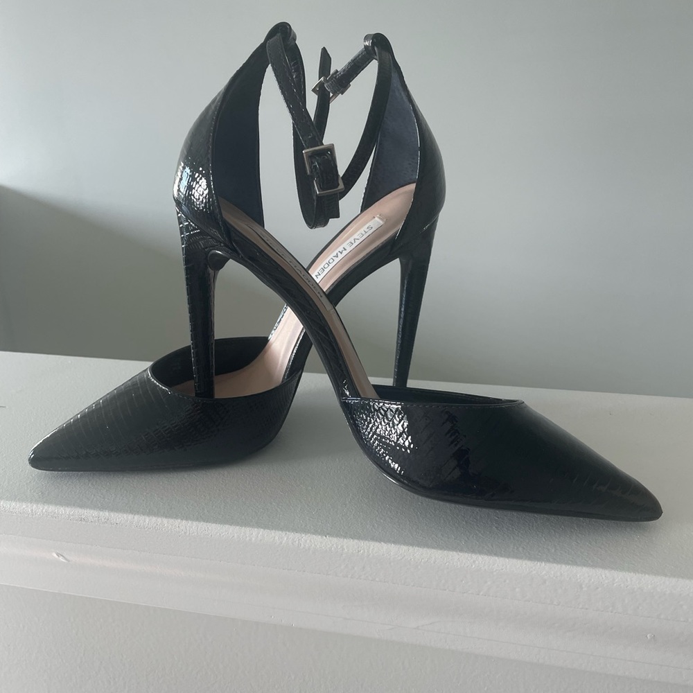 Steve Madden Alisha Black Pumps